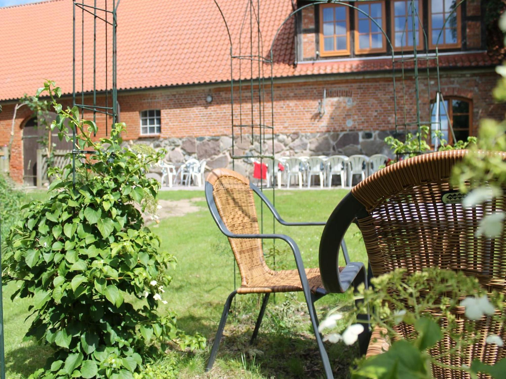 Mansion In Gressow With Terrace Garden Bbq Pond Bicycles Vila Exterior foto