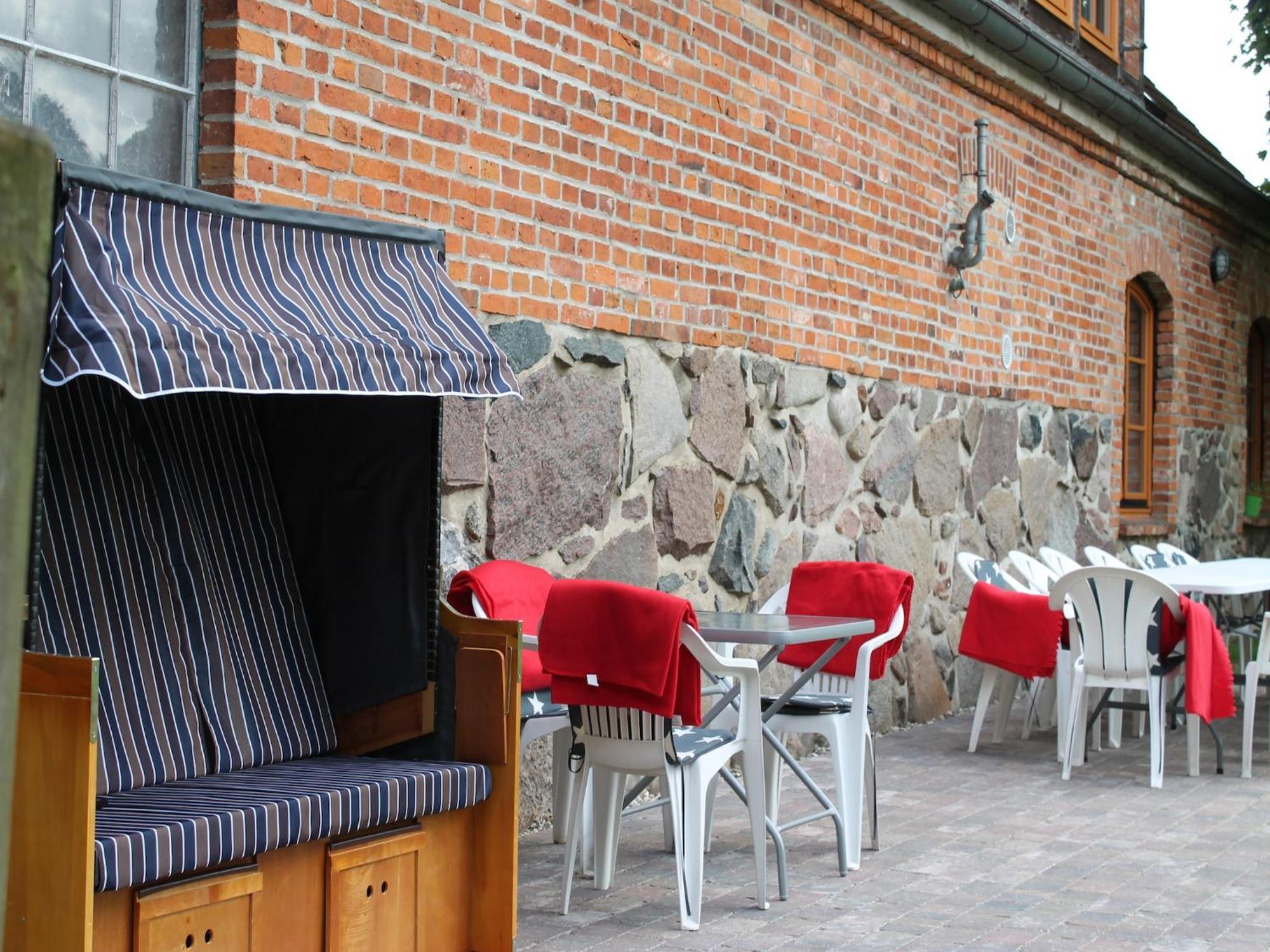 Mansion In Gressow With Terrace Garden Bbq Pond Bicycles Vila Exterior foto